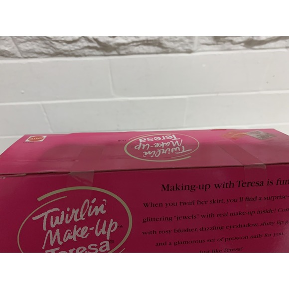 1997 Mattel USED TWIRLIN' MAKE-UP Teresa Barbie JEWEL Skirt‎ Surprises Twirling - Picture 5 of 7